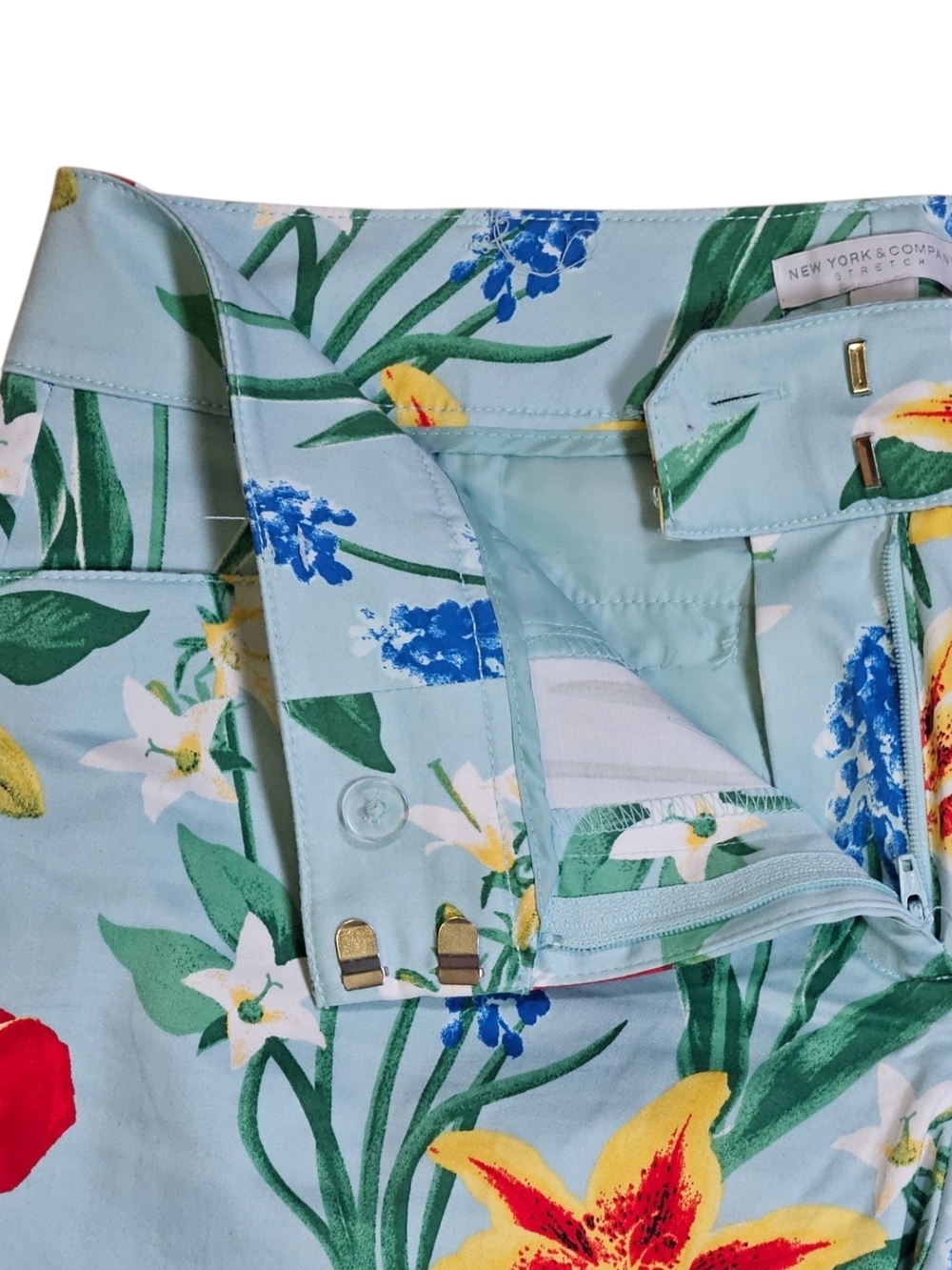 NY&Co Light Blue Floral Crop Pants - Picture 4 of 7